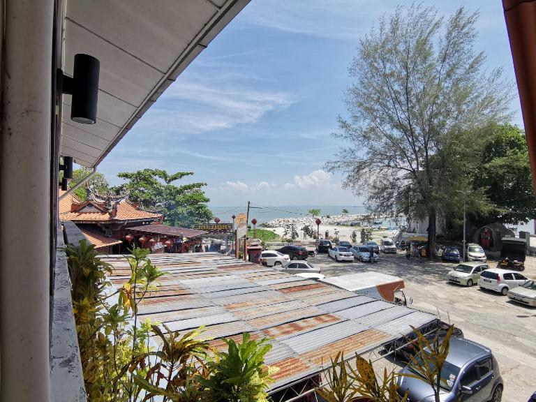 8 Boutique By The Sea - Bed and Breakfast George Town