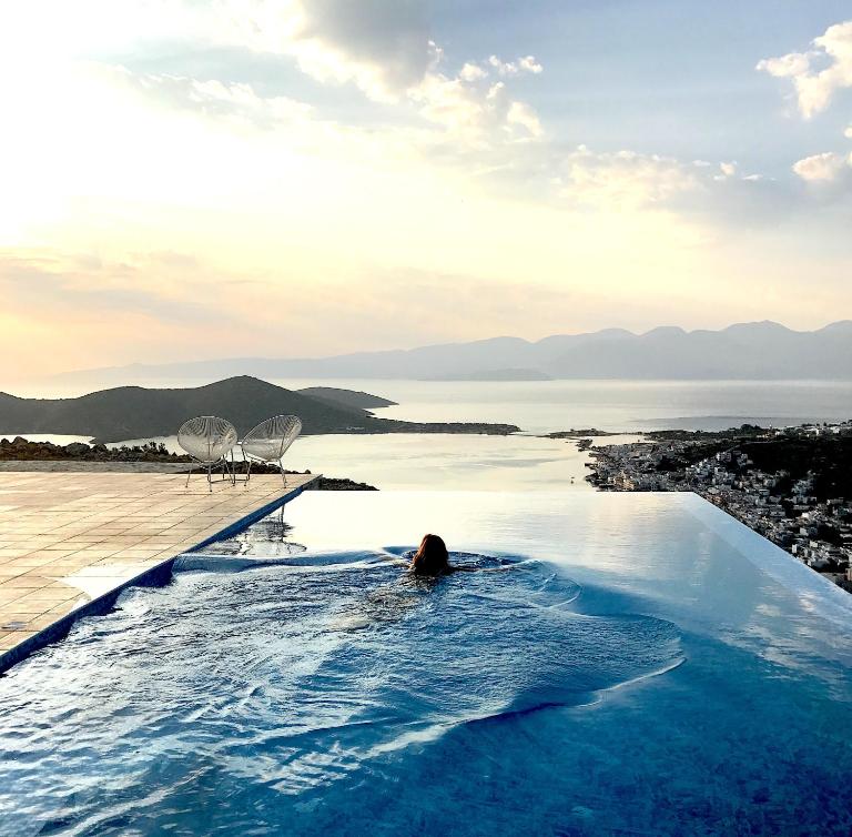 Villa Estée, luxury villa with private infinity pool and jacuzzi - B&B Elounda
