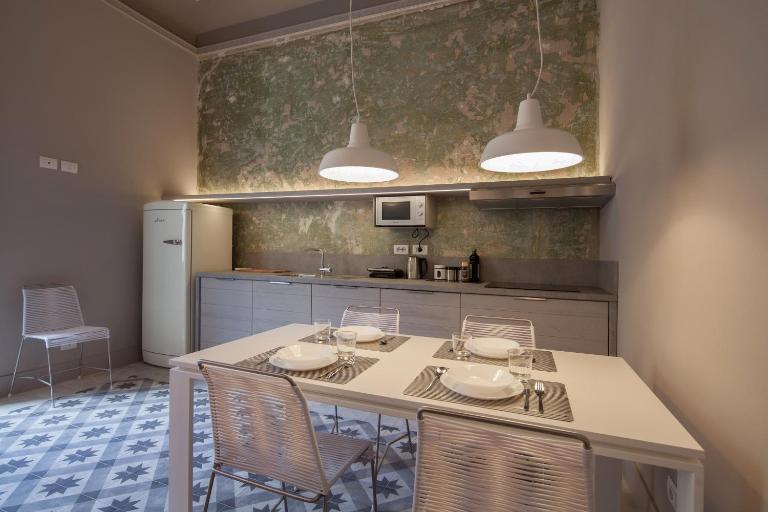 C222 - Stylish apartment La Spezia Old Town 4 people Air conditioning - 5' station to Cinque Terre - B&B La Spezia