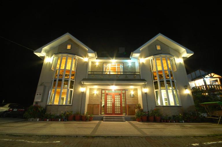 CIngjing Farm Jenku Villa - B&B Renai