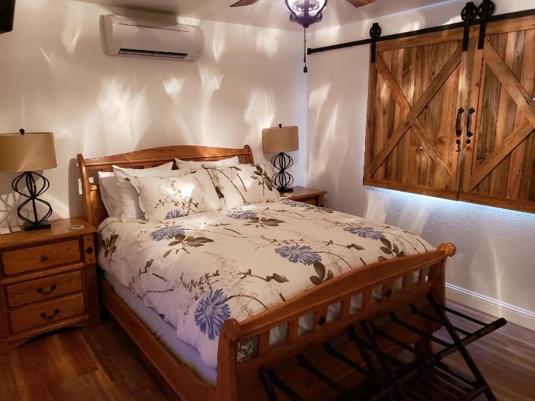 Yosemite Foothill Retreat - Private Guest Suite #3 - Bed and Breakfast Coarsegold