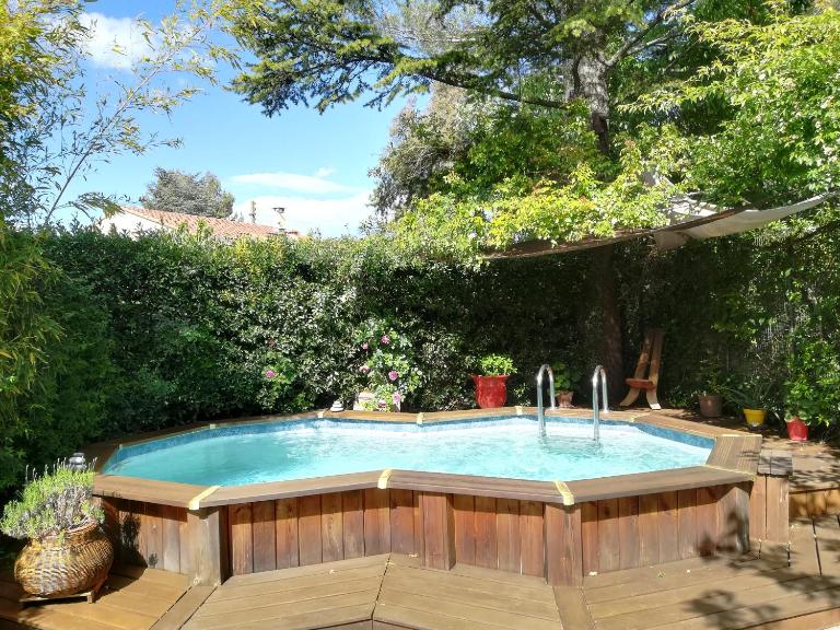 Grand studio avec piscine - B&B Montpellier