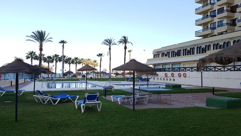 Apartamento recién renovado 1ª línea en Benalmádena - Bed and Breakfast Benalmádena
