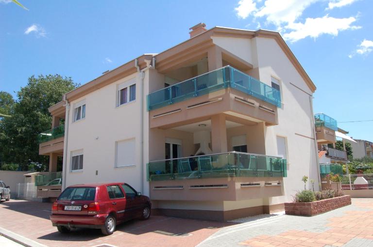 Apartmani FAMILY - Ferienwohnung Sveti Filip i Jakov