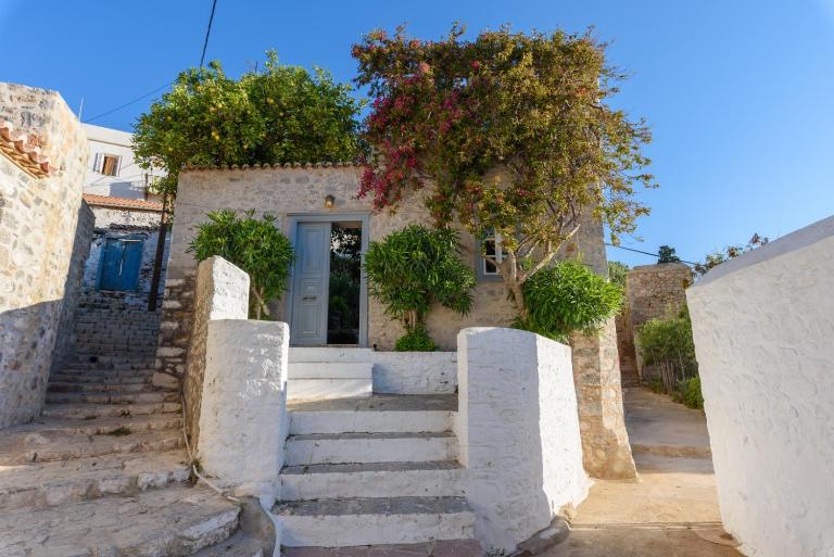 VITA REAL ESTATE - B&B Ýdra
