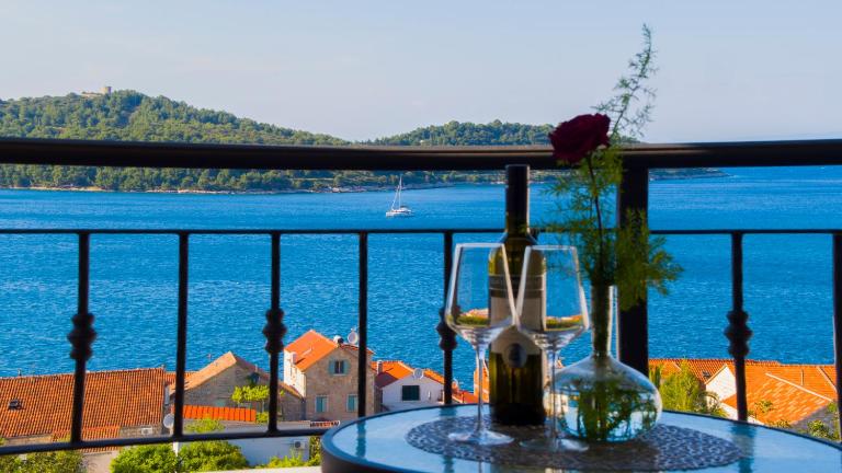 Apartment Sandra (2+2) with a breathtaking view - Ferienwohnung Vis