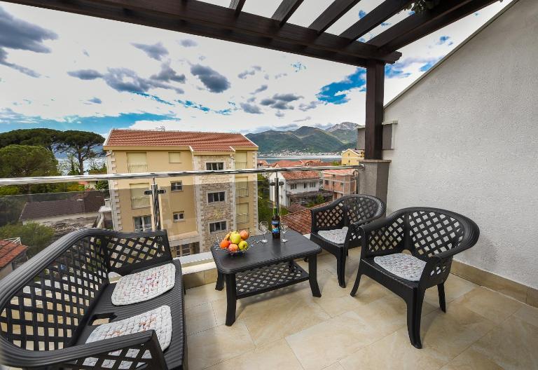 Sea Point II ApartmentsTivat - Bed and Breakfast Tivat