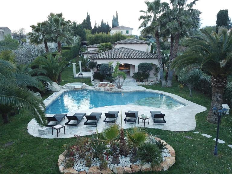 Luxueuse villa piscine et jacuzzi - B&B Saint-Paul-de-Vence