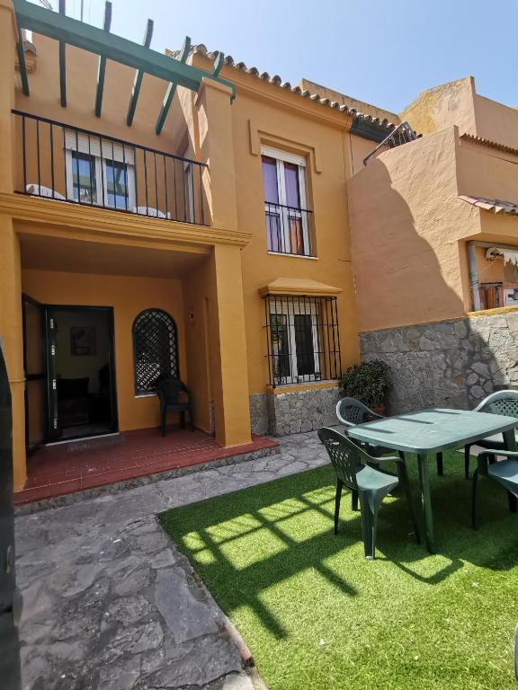 Casa adosada con jardín - B&B Tarifa