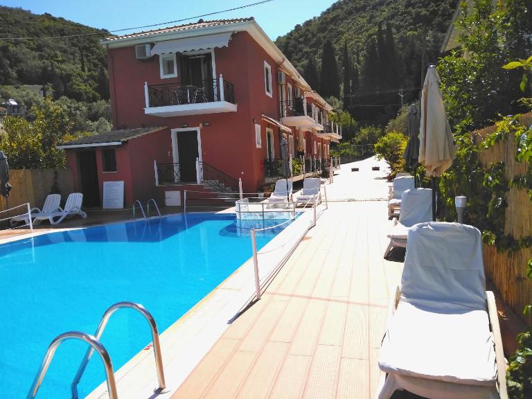 Stella 's Sea Front Apartments - B&B Yénion