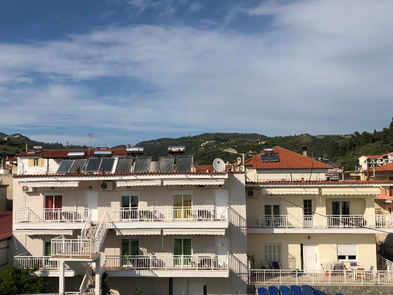 Irida Apartments - B&B Néa Skióni