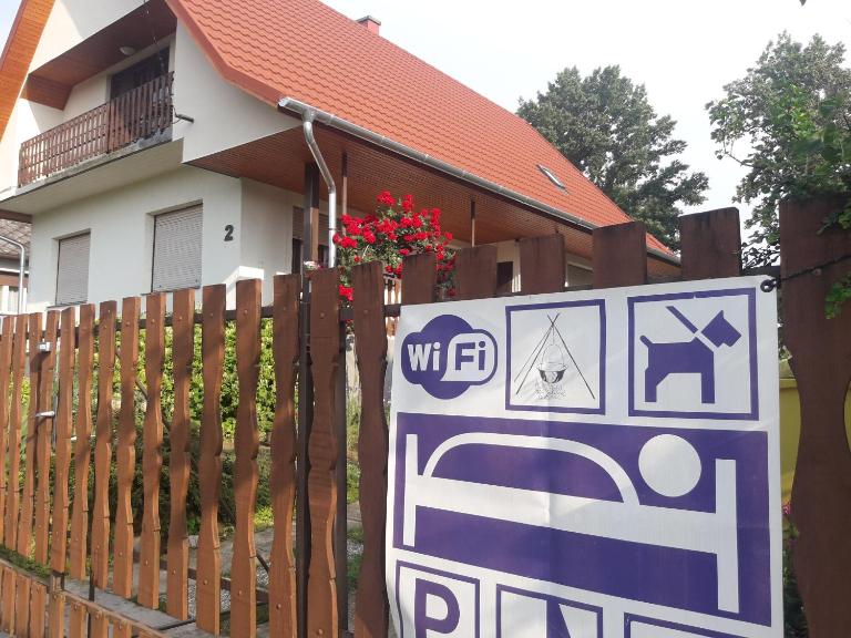 Attila Vendégház - B&B Balatonboglár