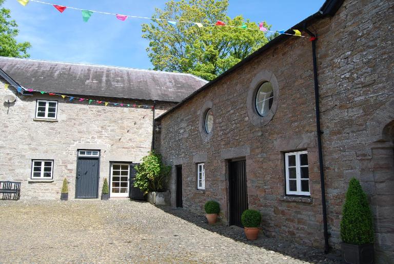 Glanhenwye Courtyard Cottages - B&B Glasbury