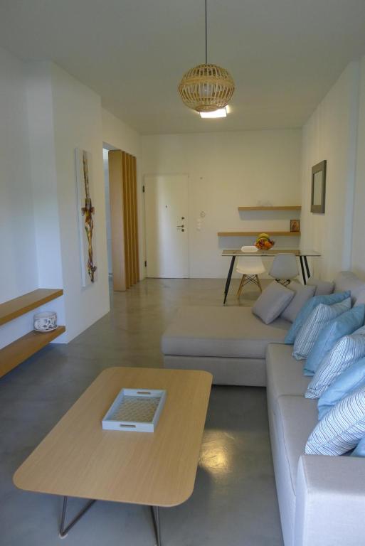 Deluxe Apartment in Vouliagmeni - B&B Atenas