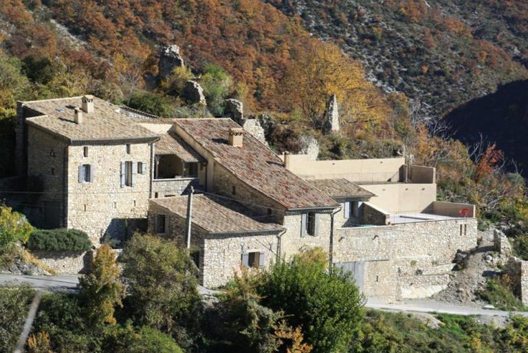 Mas 20 personnes en Drôme provençale, région de Nyons - Bed and Breakfast Chaudebonne