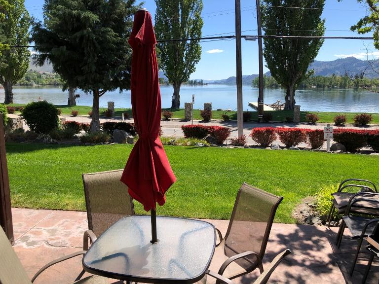 Lakefront Townhouse Family Complex, Popular Wine Country and the Best Golfing - Bed and Breakfast Osoyoos