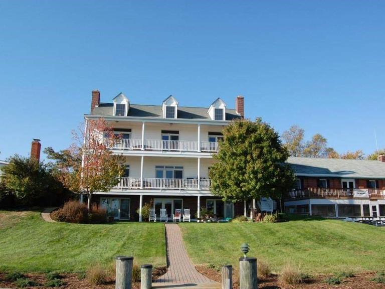 Blue Heron Inn - A Bed and Breakfast LLC - B&B Solomons