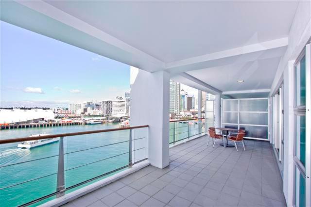 QV Stays 2 Bedroom Waterfront Getaway - B&B Auckland