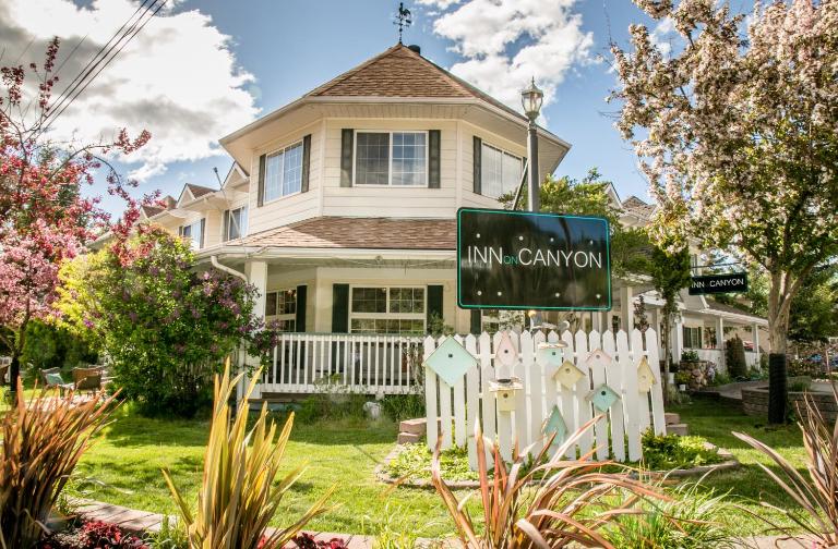 Inn on Canyon - Bed and Breakfast Radium Hot Springs