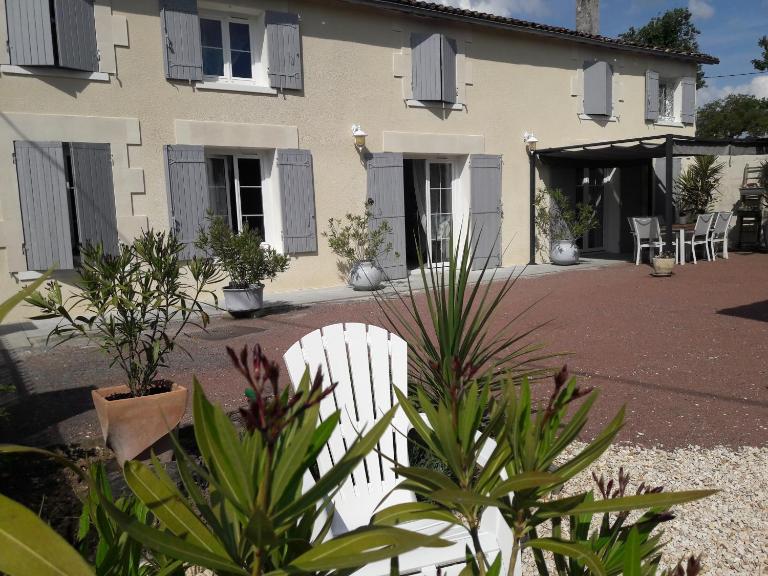 La charentaise ch d'hôtes ,Studio - B&B Chérac