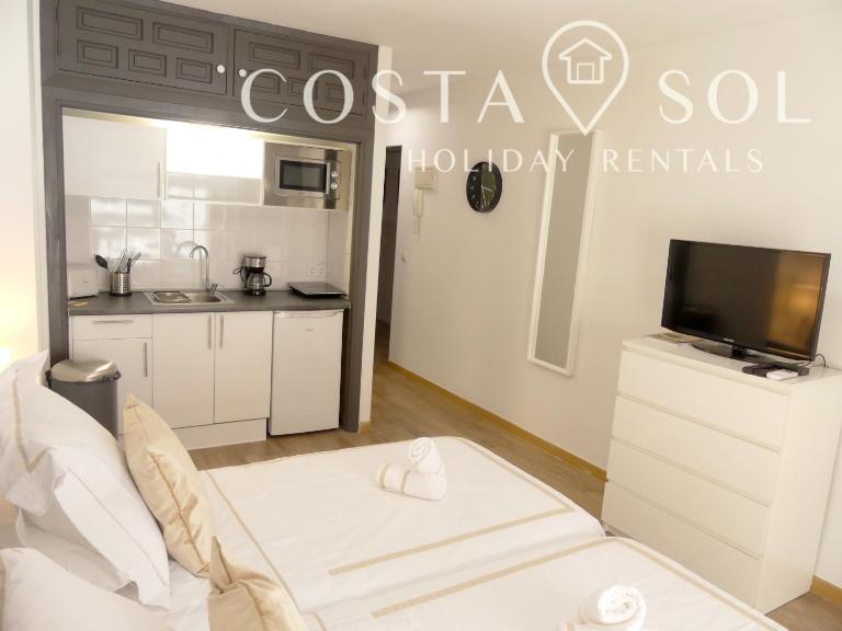 LA CARIHUELA TORREMOLINOS - STUDIO 2- COSTA SOL HOLIDAY RENTALS - B&B Torremolinos