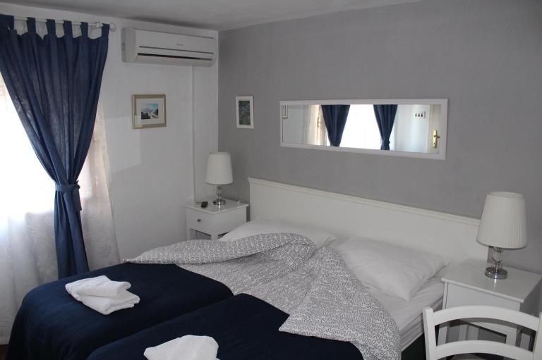 Karmelita's place - apartmani - B&B Sebenico