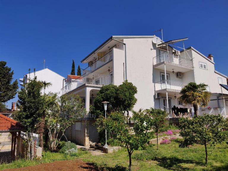 Apartments Villa Agatha - Ferienwohnung Sveti Filip i Jakov