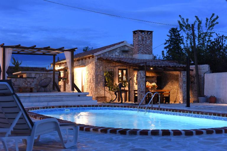 House & Apartment Palača - B&B Zemunik Donji