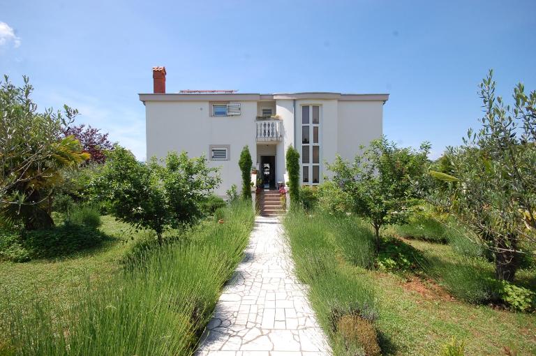 Apartments Nency by El-Pi Tours - Chambres d'hôtes Malinska