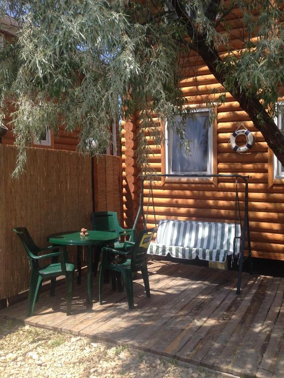 Дом из брёвен на берегу моря в Затоке (сруб, ЭКО-дом) - B&B Zatoka
