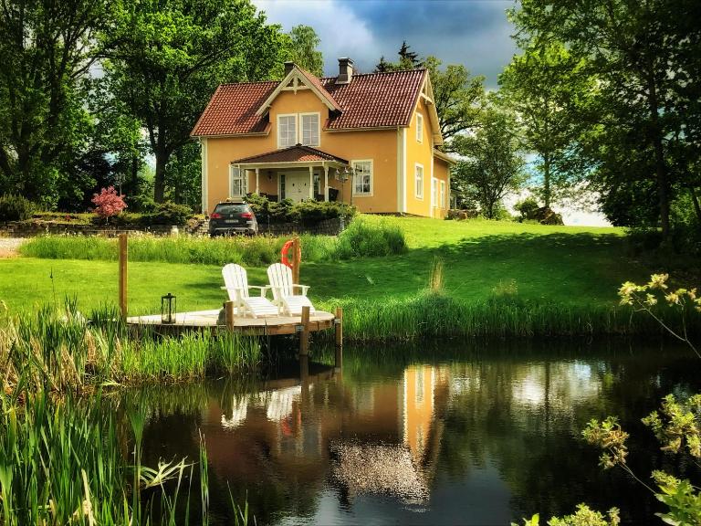 Hidingsta gård B&B - Bed and Breakfast Örebro