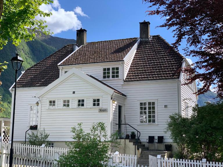 Høyanger 3 roms leilighet - Chambres d'hôtes Høyanger