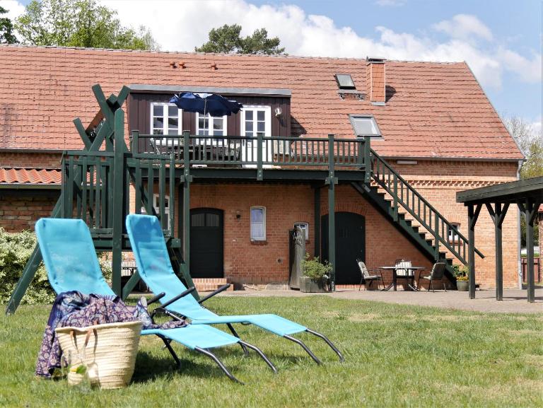 Lindenhof Wohnung 3, Dachgeschoß - B&B Vipperow