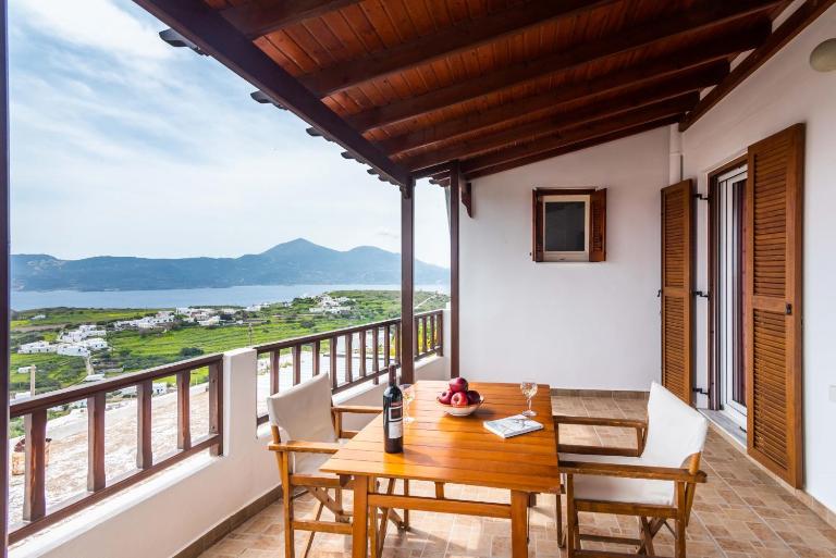 Uncle John's House with View - B&B Tripiti