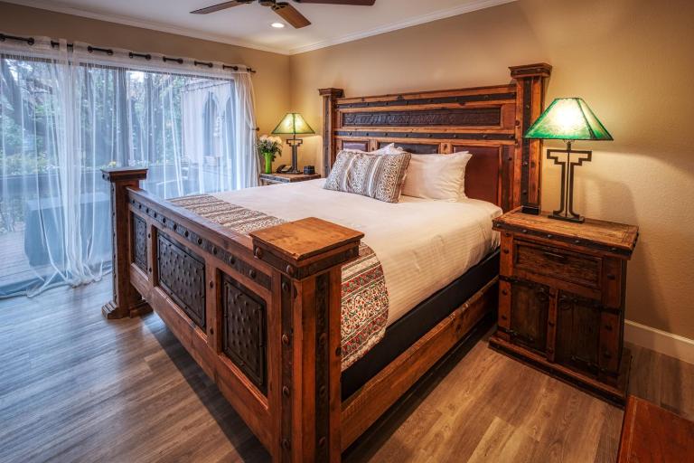 Lantern Light Inn - Romantic Getaway - B&B Sedona