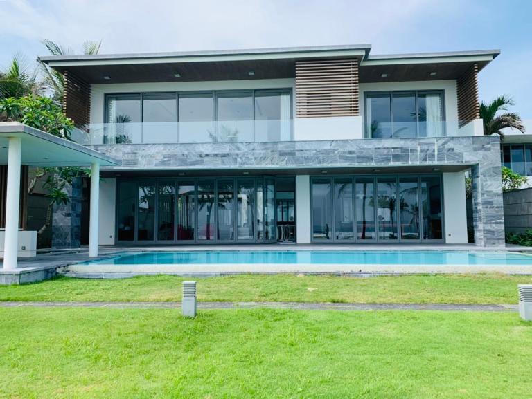 Luxury Villa 5* - Ocean Front - IDCWH - B&B Da Nang