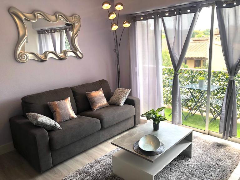 Studio ST-MANDRIER 300m MER - Chambres d'hôtes Saint-Mandrier-sur-Mer