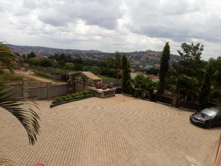Good neighborhood and people around - B&B Kampala