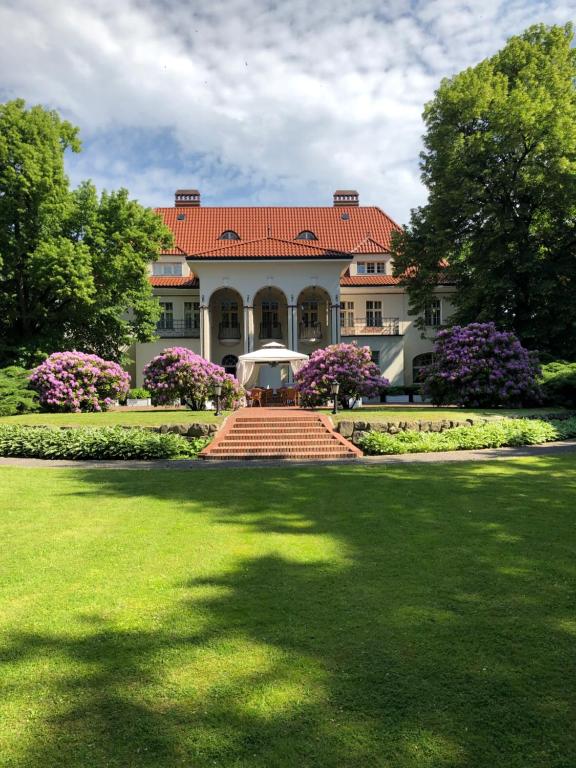 Rezydencja Willa Park & Restauracja - Bed and Breakfast Legnica