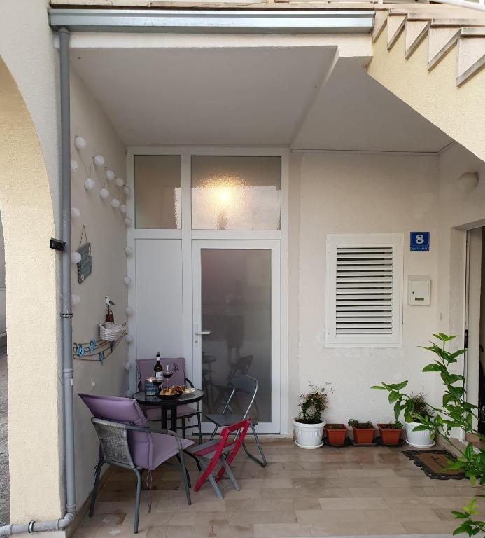 Apartment Mirna - Ferienwohnung Baška Voda