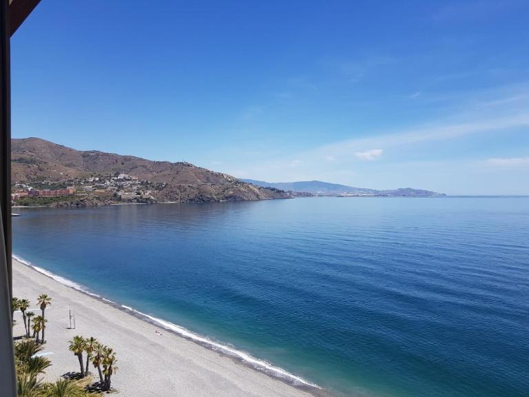Ático en Almuñecar. Primera línea de playa con vistas espectaculares - Ferienwohnung Almuñécar