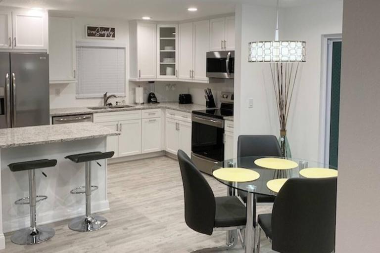 Near Beaches & IMG Academy, Mins to Downtown - B&B Bradenton