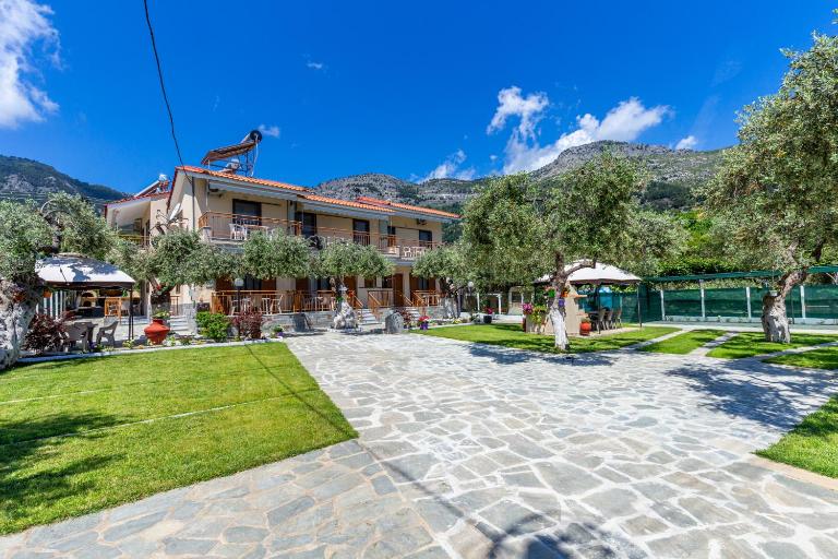Holiday Villa Thassos - Bed and Breakfast Koínyra