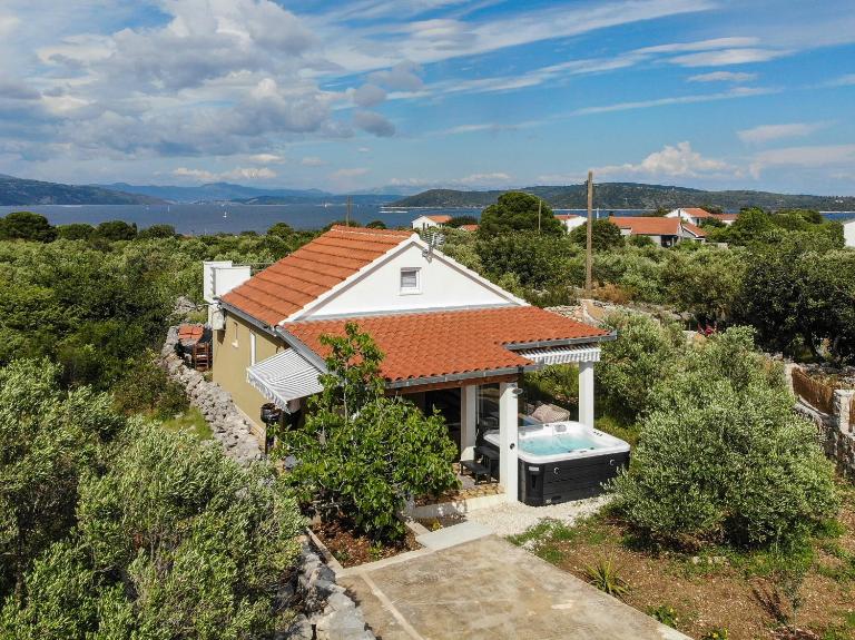 Vila Lila - Bed and Breakfast Mali Drvenik