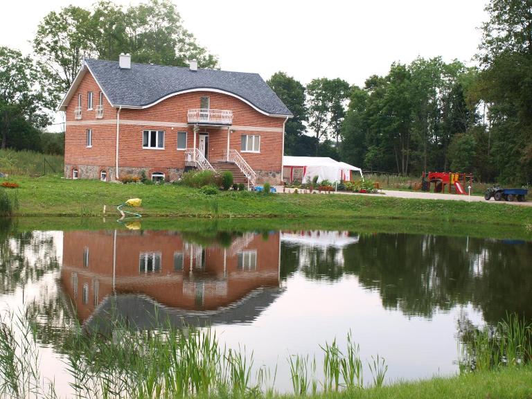 Guest House Kalnu pūpoli - B&B Šēnheida