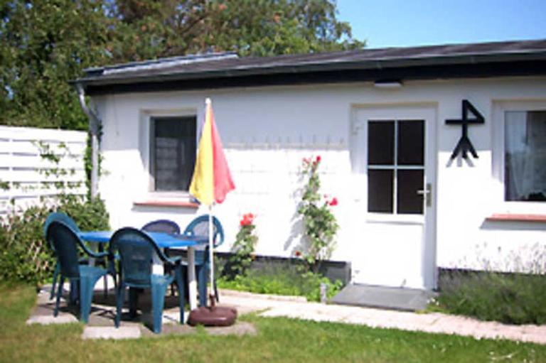 Ferienhaus in Plogshagenauf Hiddensee - Ferienwohnung Neuendorf