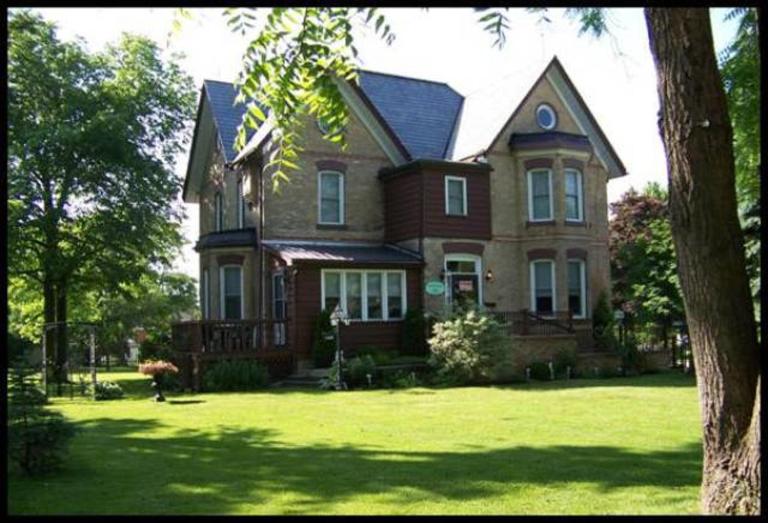Pemberley House Bed and Breakfast - Bed and Breakfast Seaforth