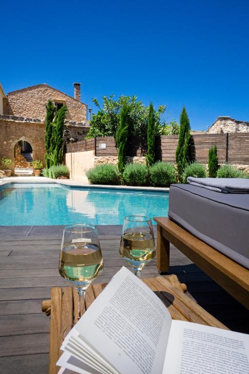 Almyrida Sands luxury stone villa - B&B Xirostérnion