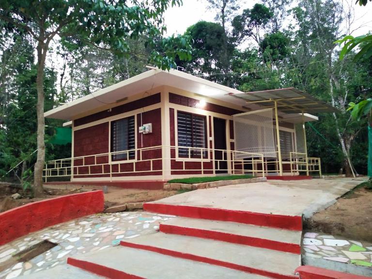 Woodside Homestay Wayanad - B&B Pathiri