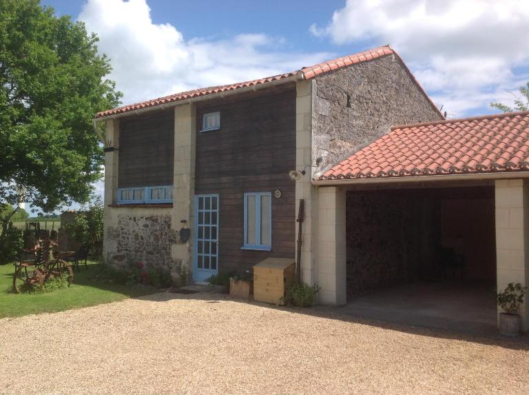Rose Barn - Adorable country home with private pool - Chambres d'hôtes Cersay